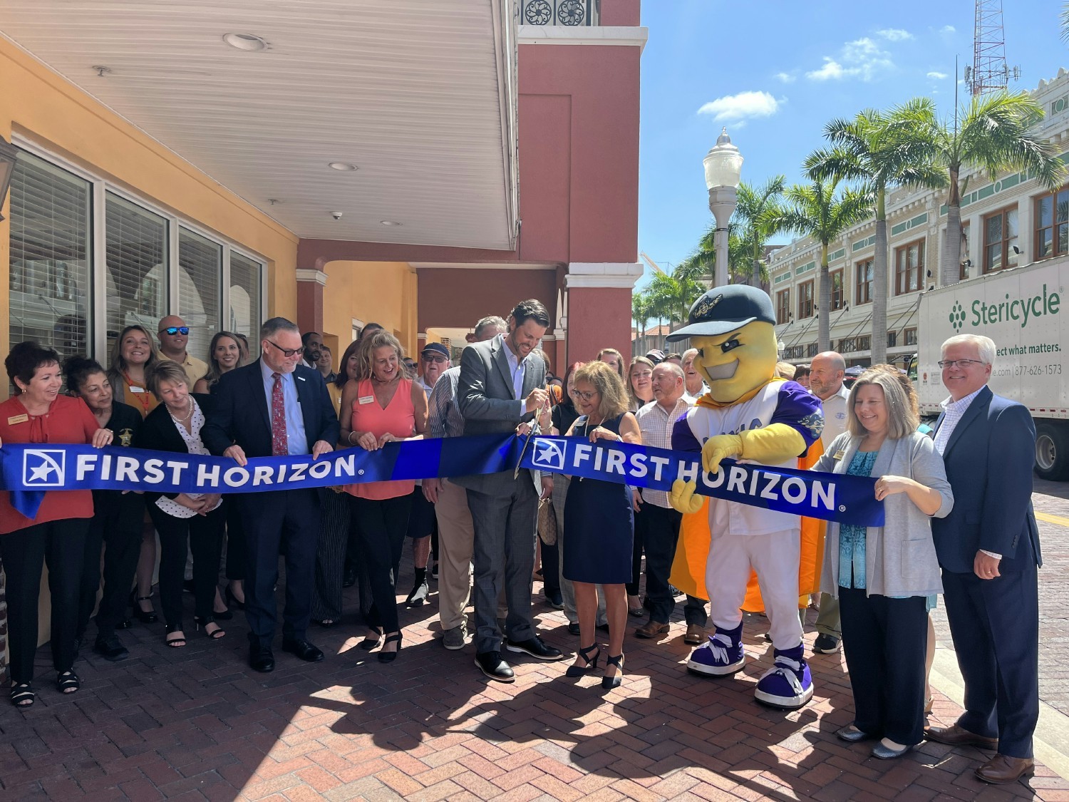 Associates and members of the community celebrate the re-opening of a First Horizon location impacted by Hurricane Ian.