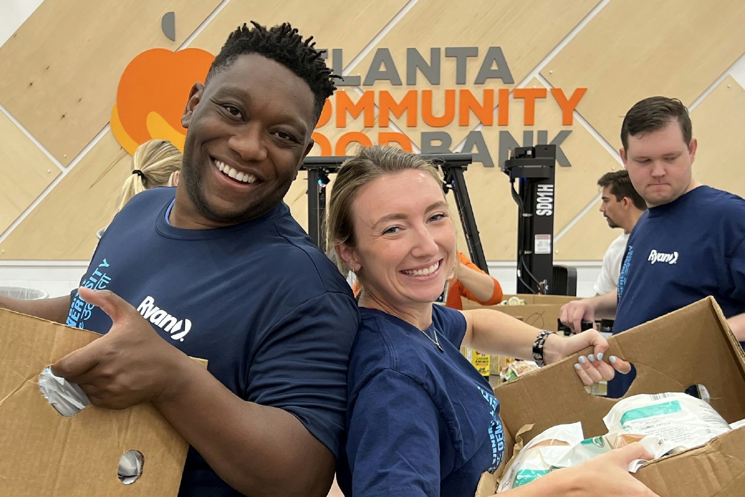 Ryan’s Atlanta team members work together to make a difference at the Atlanta Community Food Bank.