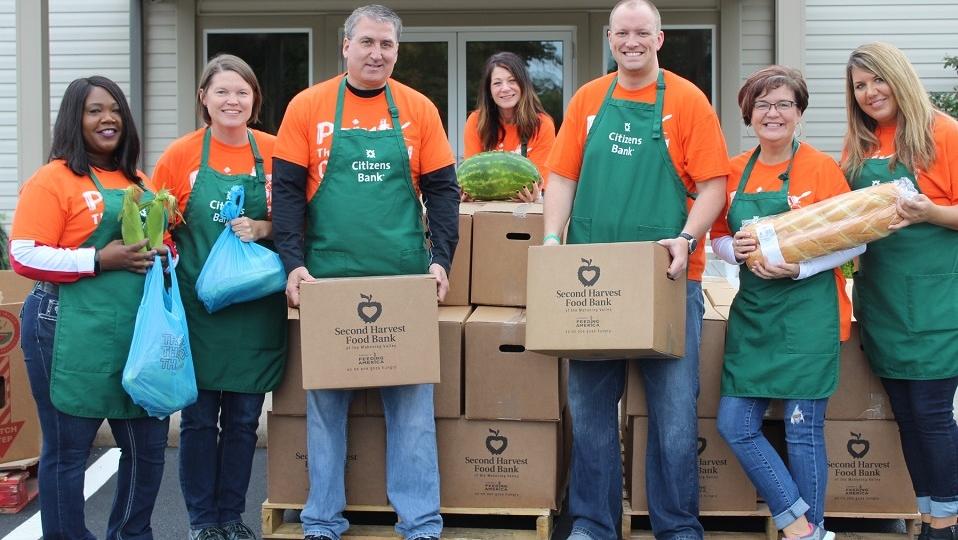 Citizens colleagues volunteer at a community food bank