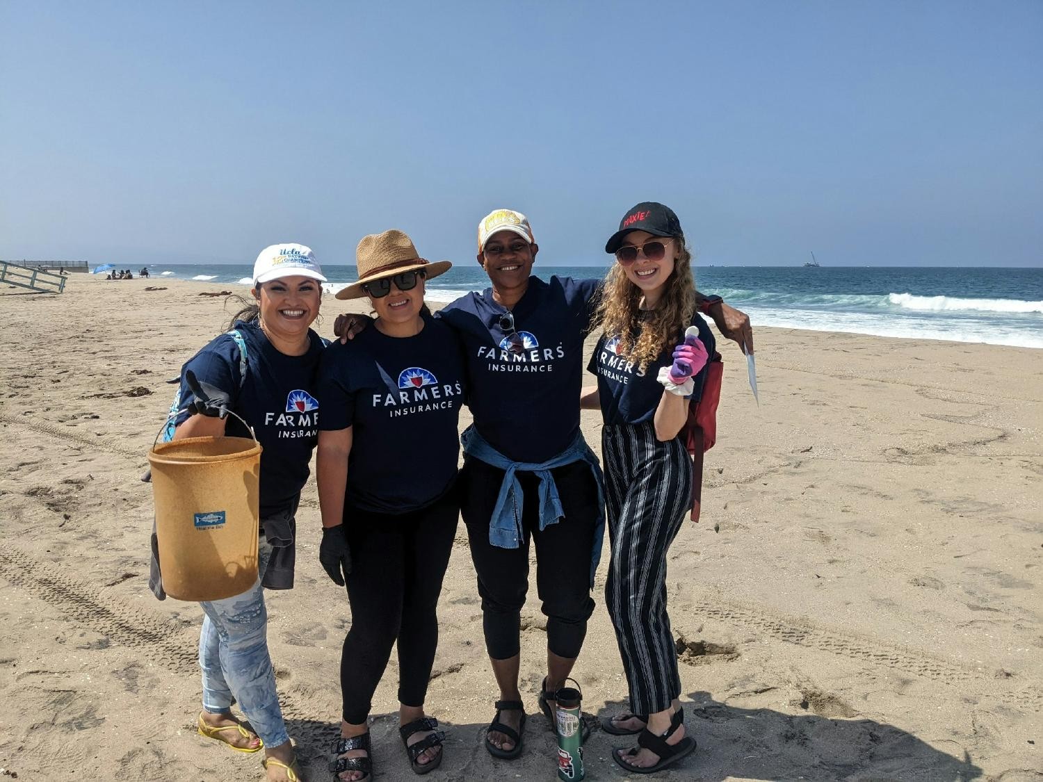 A group of Farmers® employee volunteers participated in a Beach Clean Up with Heal The Bay in El Segundo, California. 