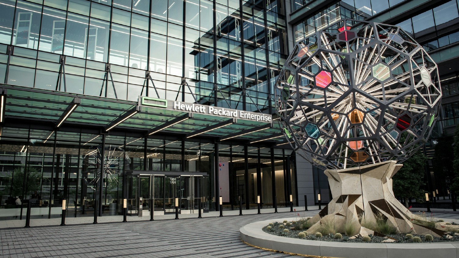 Sculpture outside the main entrance that represents sustainable transformation at HPE's headquarters