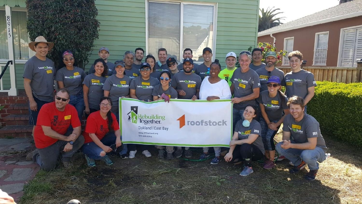 OUR OAKLAND VOLUNTEER TEAM ONSITE AT OUR REBUILDING TOGETHER DAY. 