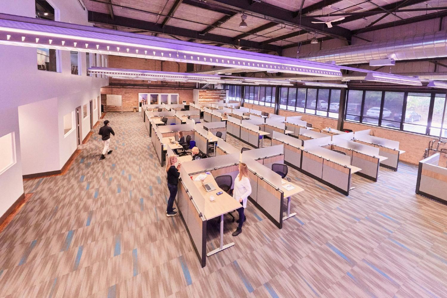 Our collaboration centers are made for teams and individuals alike with shared & hoteling spaces, standing desks & more.