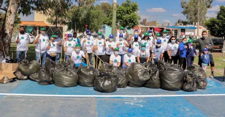 To celebrate World Clean Up Day, San Luis Potosí team members gathered to restore a local neighborhood park.