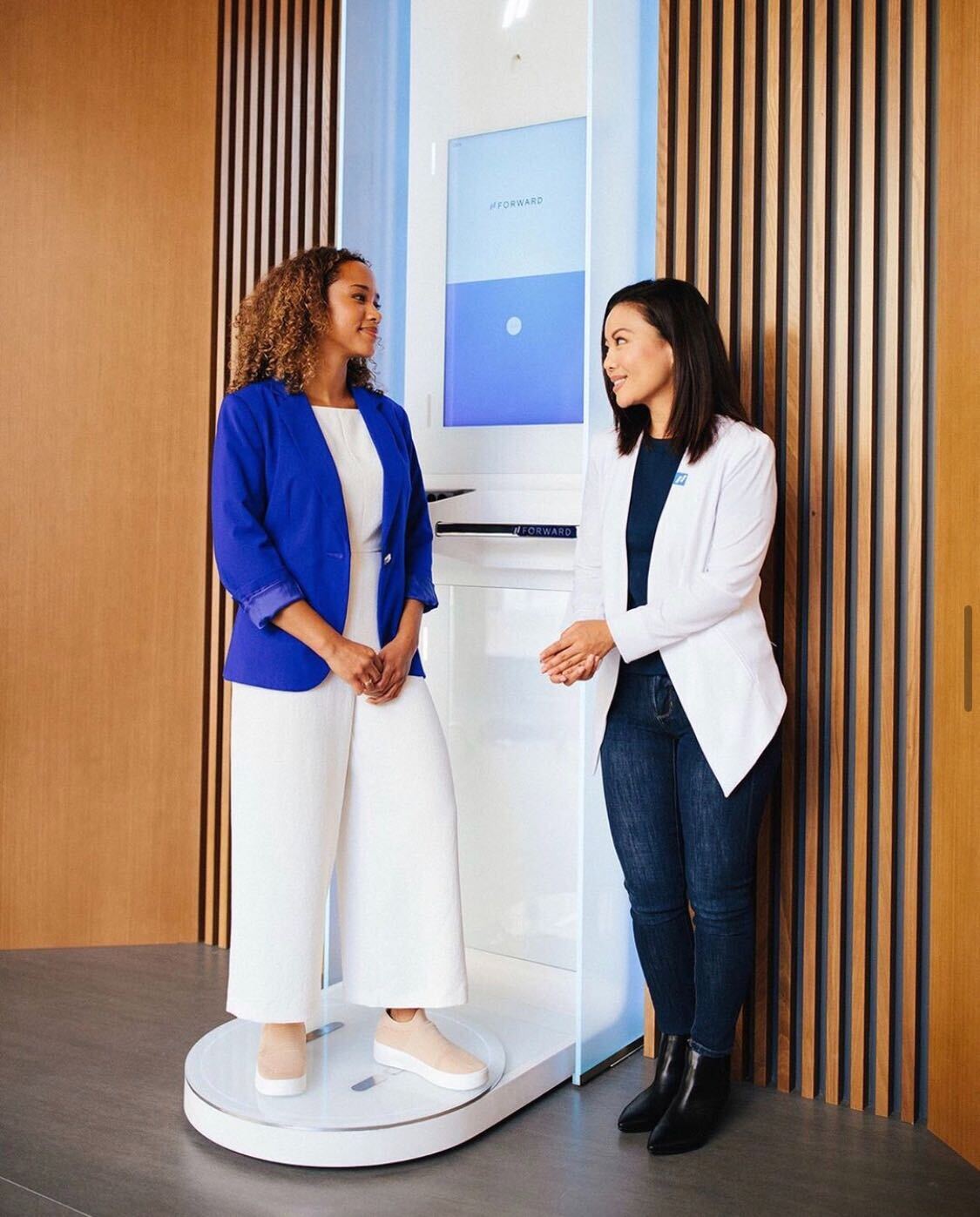 A member uses the bodyscanner with her physician