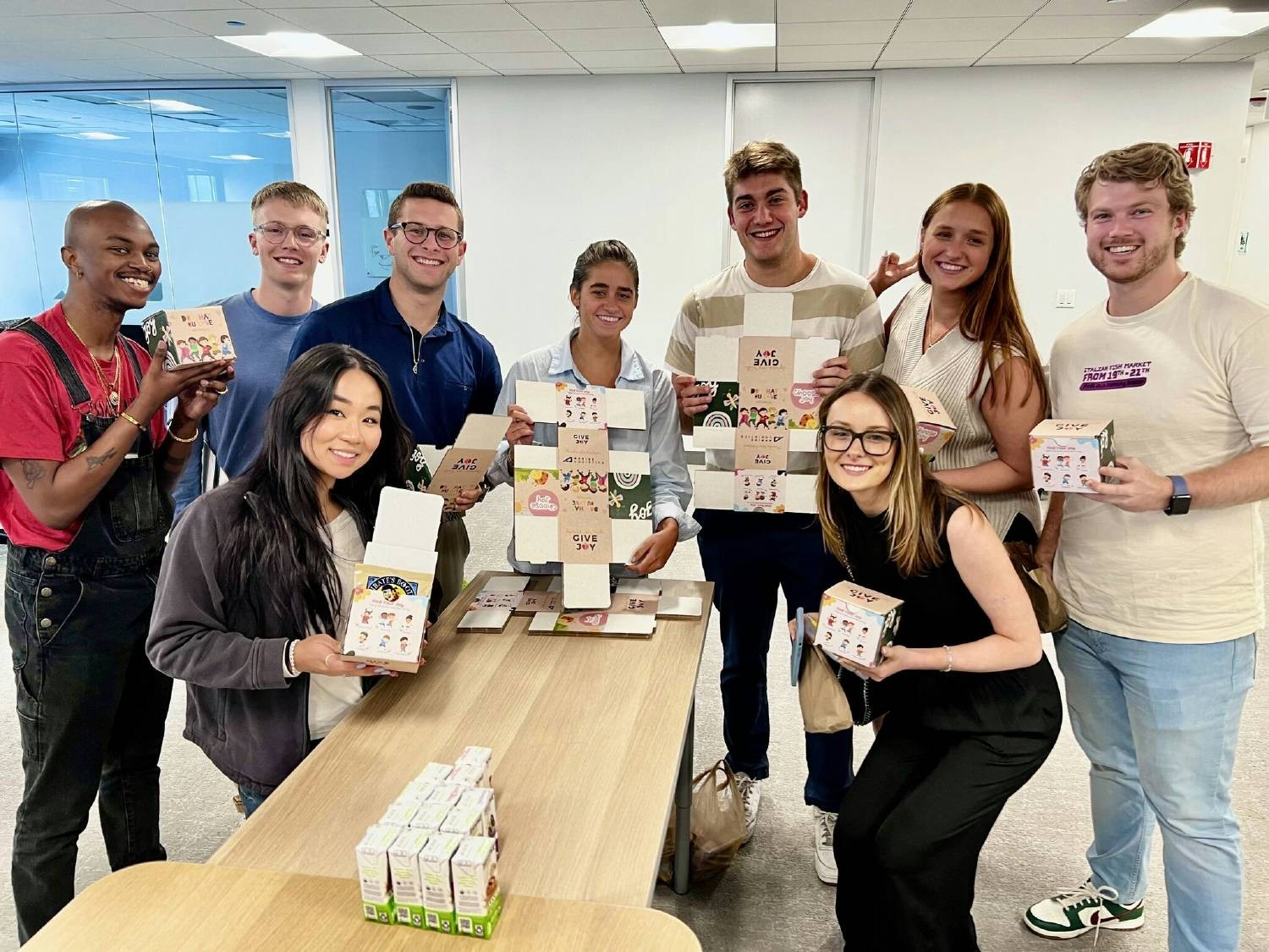 The Arrive Logistics team partners with The GiveJoy Foundation to deliver nearly 700 nutrient-packed lunches to students