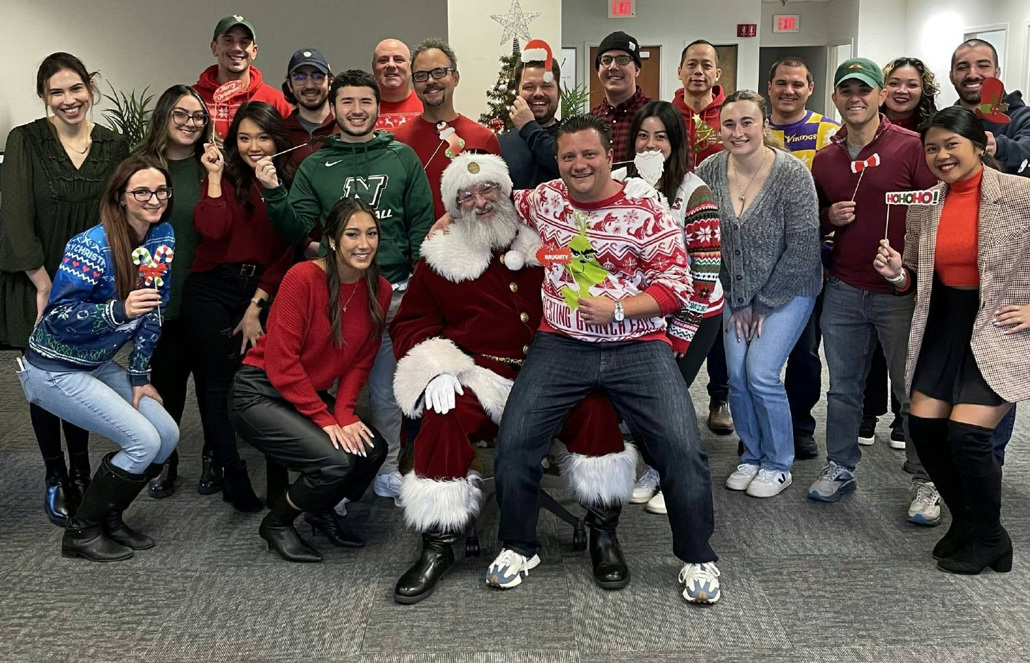 Santa Claus visits Alumni's Office - 2022