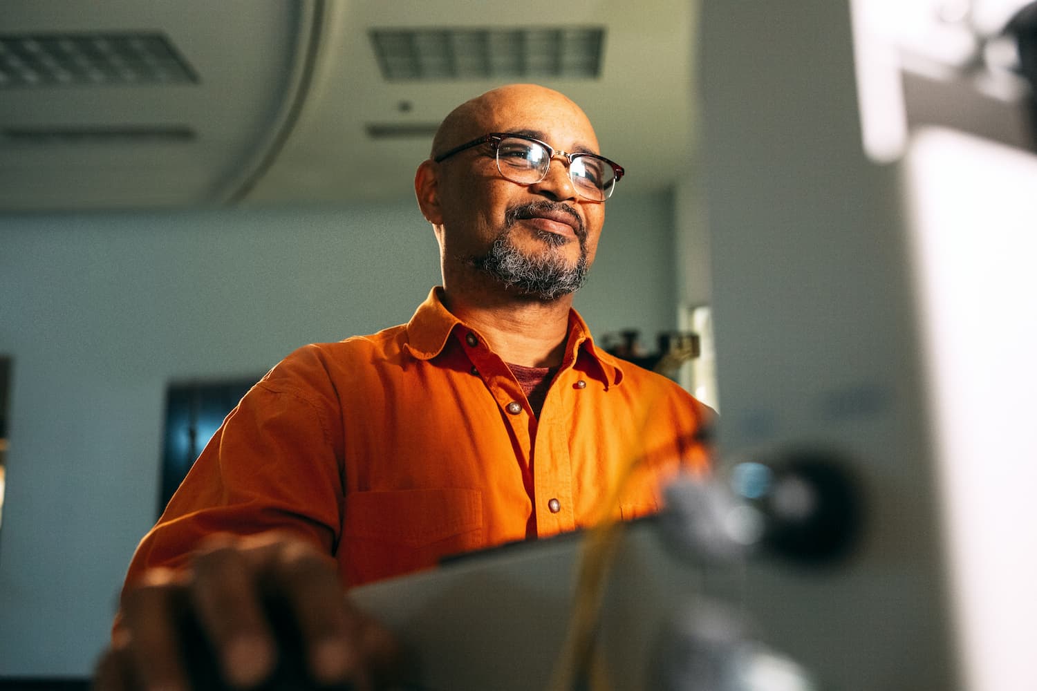 Employees with financial well-being are having stronger performances at work.