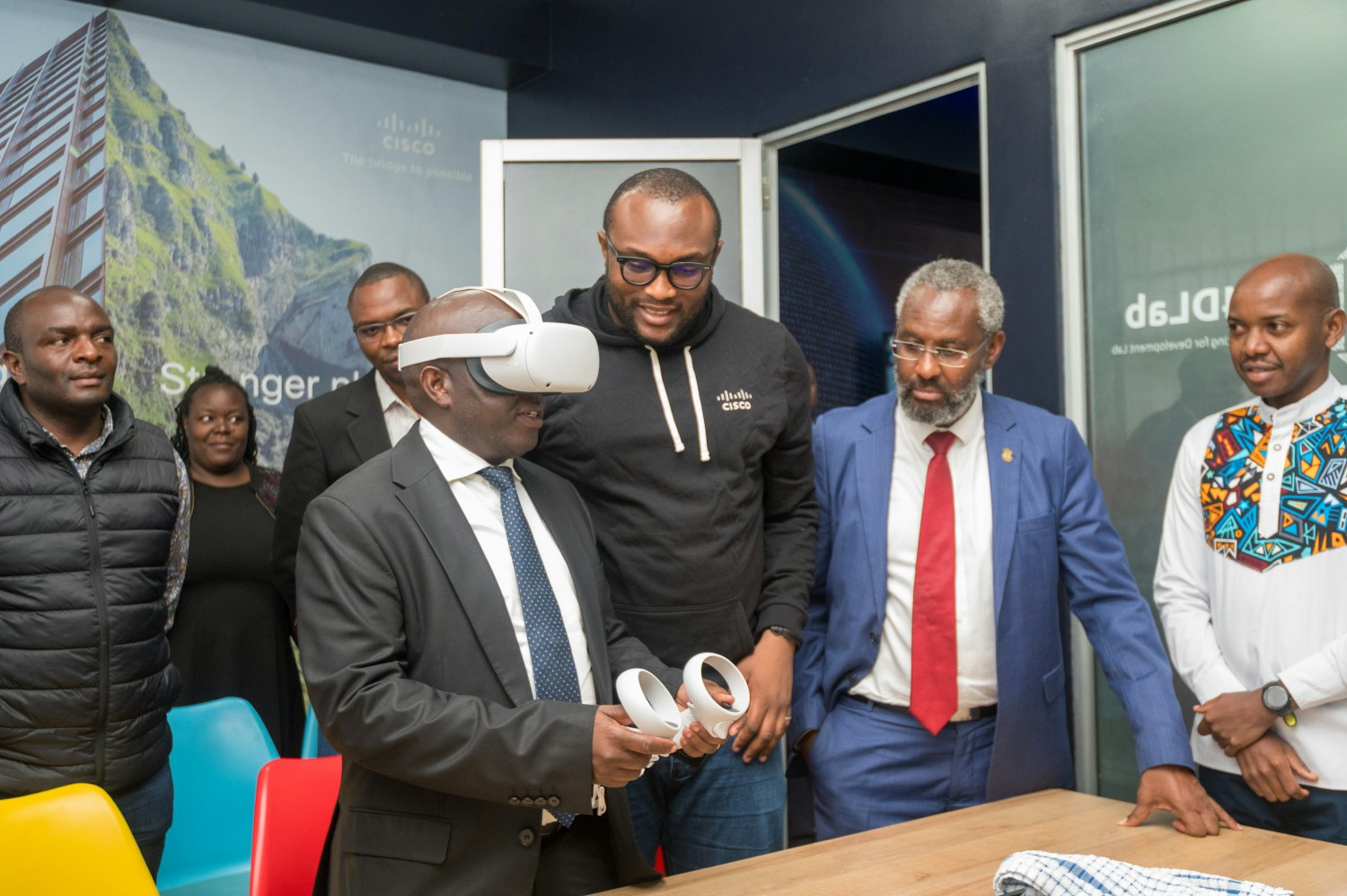 Exploring Cisco’s cutting-edge solutions for future workplaces in a 3-D virtual reality simulation in Kenya.