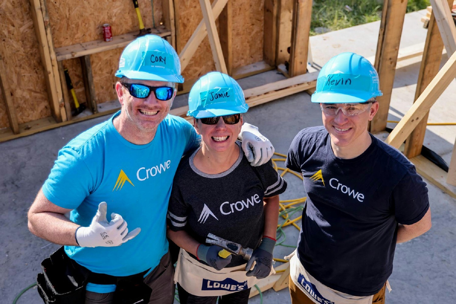 Giving back is a key part of who Crowe is and a reflection of our purpose & values. Here's our Nashville team with HFH!
