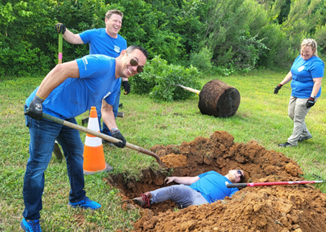 Local Managers in Dallas participated in LKQ’s 1st One Tree Planted volunteer work to plant 14 trees.