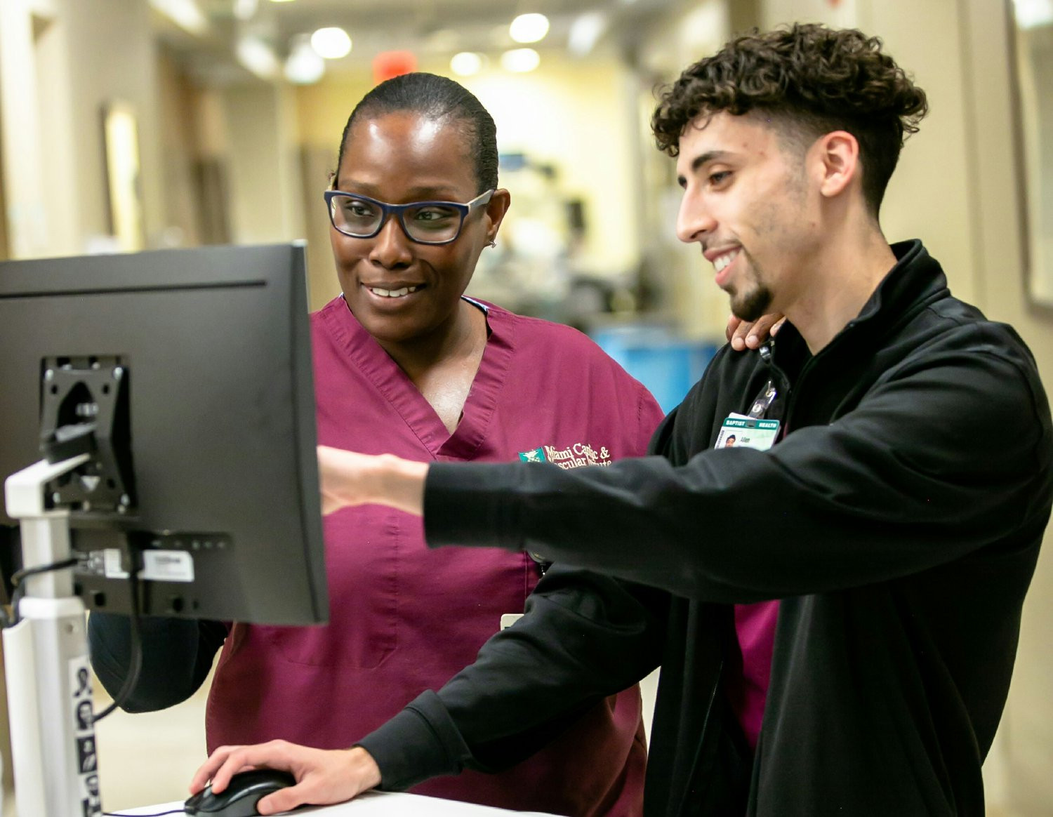Baptist Health employees collaborate as a team, valuing the unique perspectives of others and helping each other grow. 