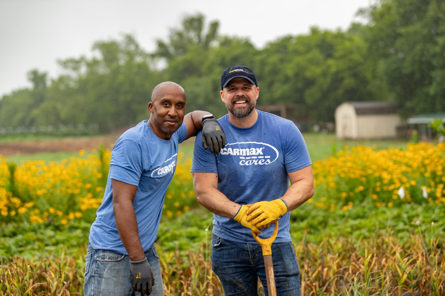 Edward Lockley, Sr. Manager, Technology and CarMax Foundation President, Jason Ancarrow, at a Volunteer Team Builder.