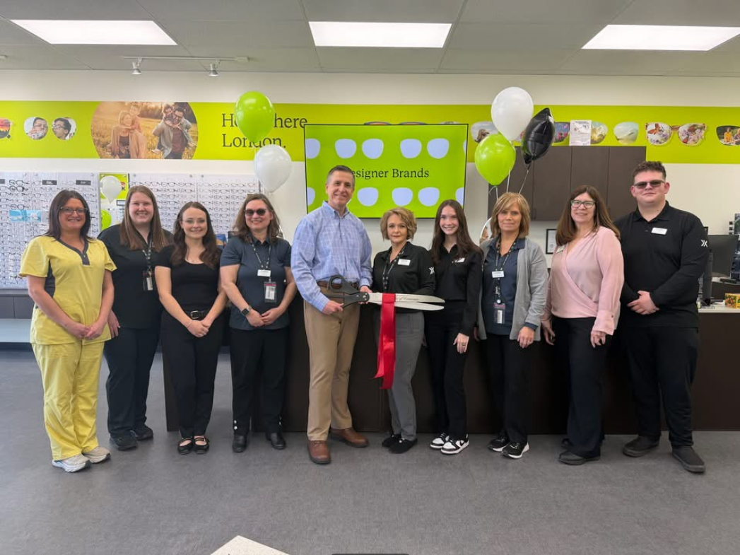 EYEMART EXPRESS TEAM AT THE RIBBON-CUTTING EVENT AT A NEW STORE IN LONDON,KY 