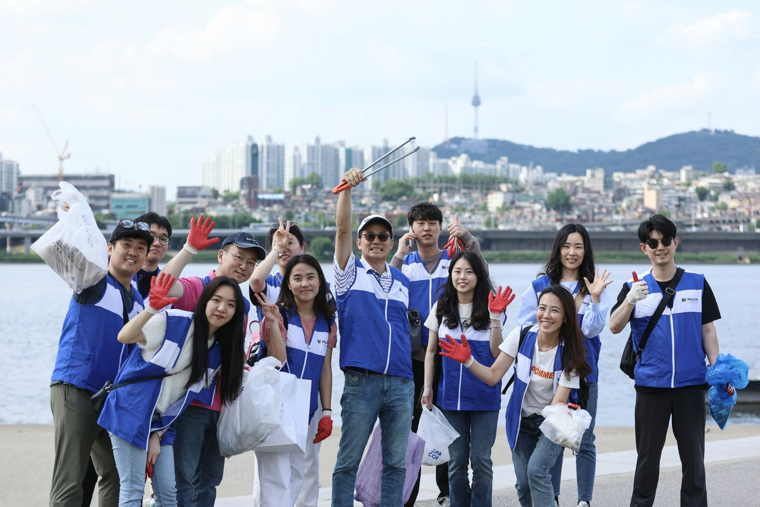 MetLife team volunteering in sustainability activities and litter picking 