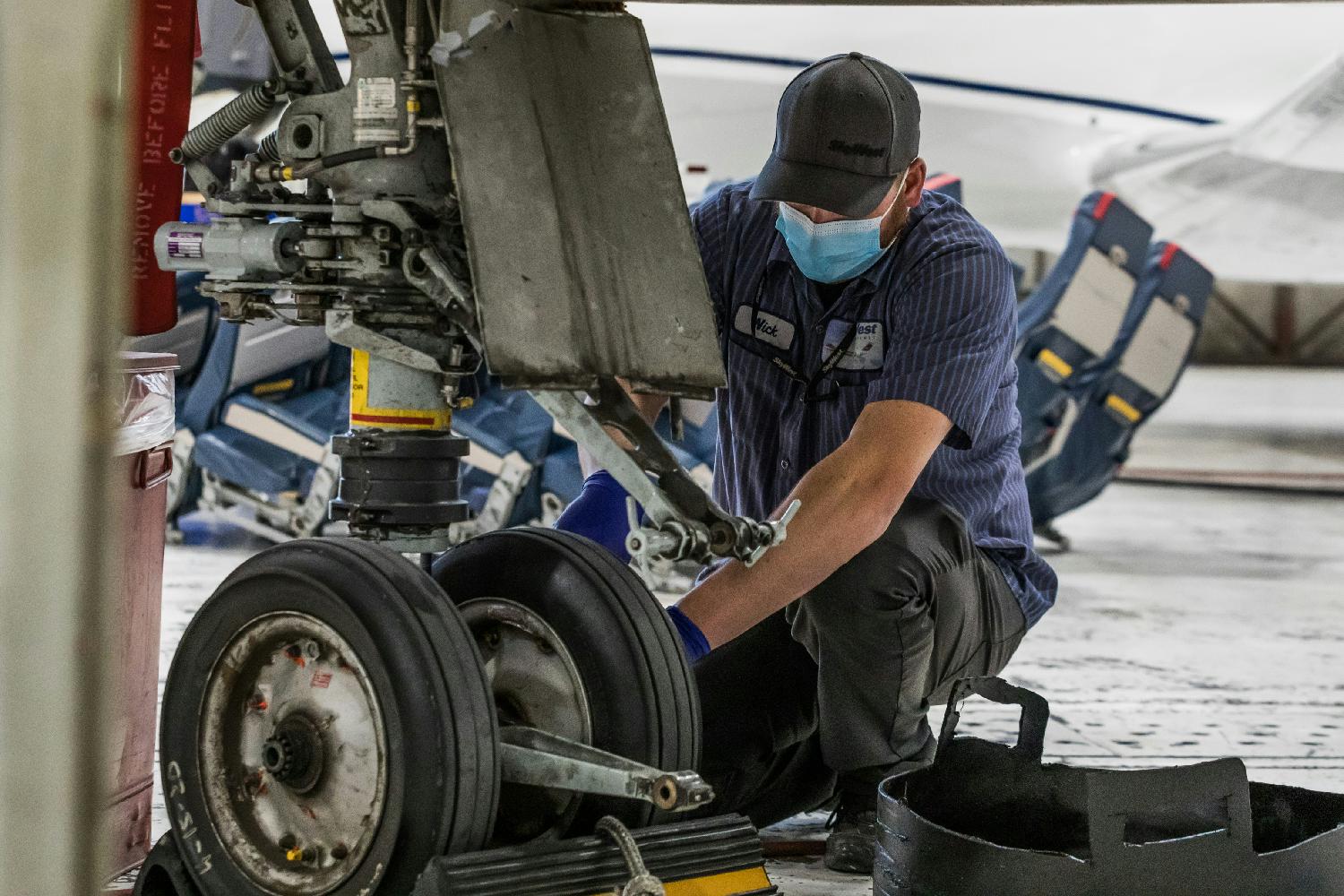 SkyWest mechanics are able to work nose-to-tail on an industry leading fleet. 