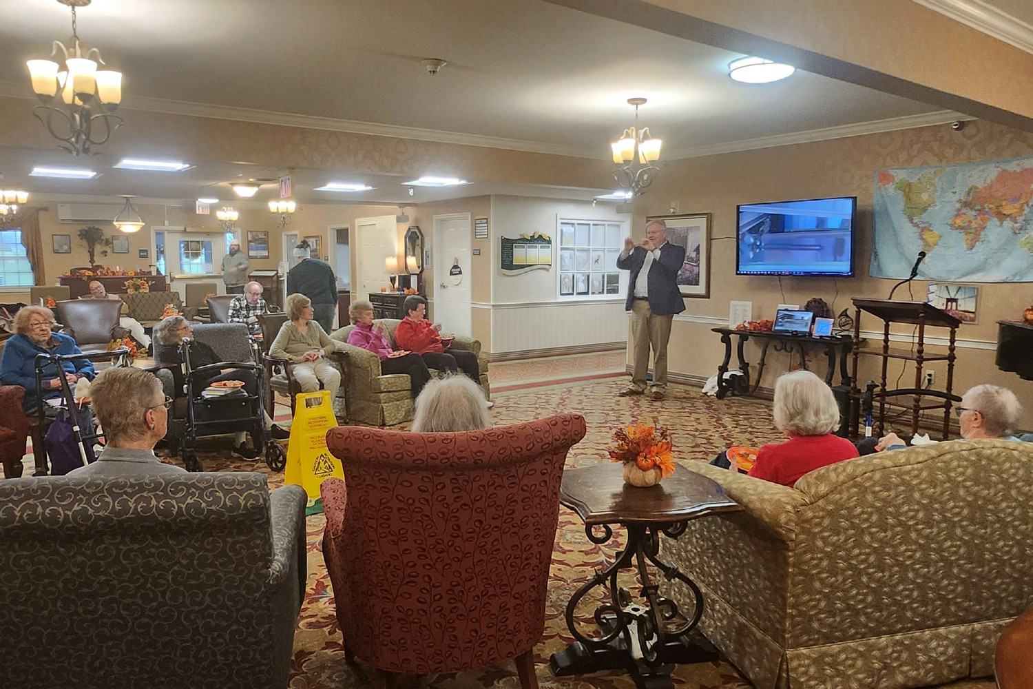 Lecture at a retirement home – sharing knowledge, connecting people
