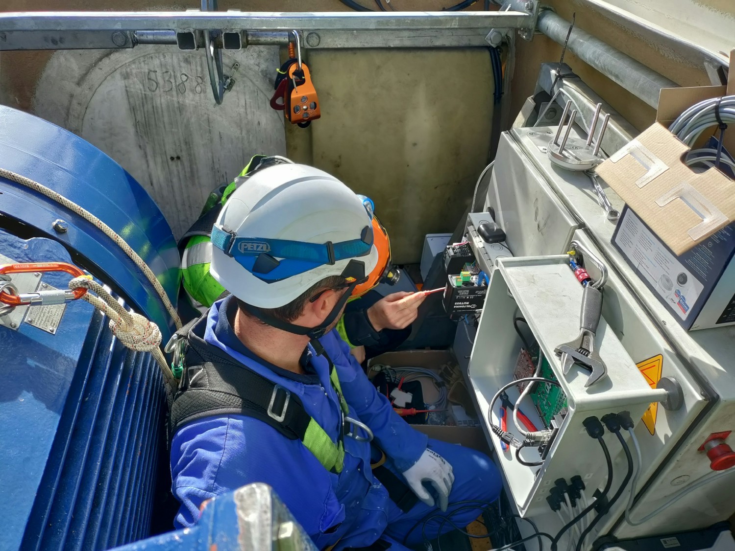 ONYX Engineers working collaboratively out in the field.