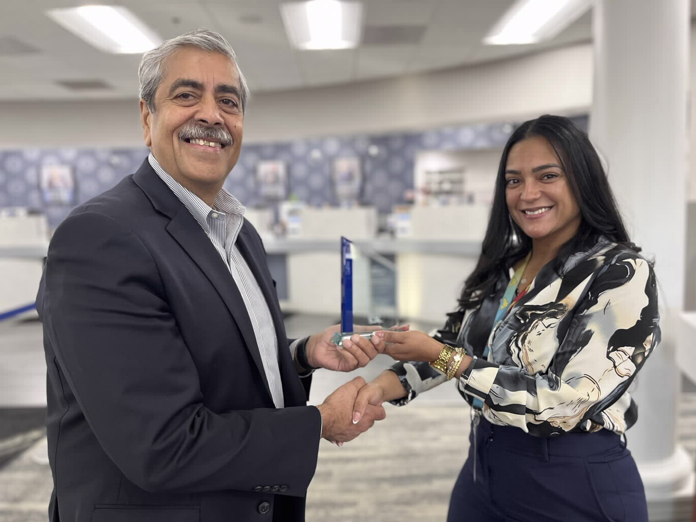 Recognizing an employee for significant contributions through ESL’s highest form of recognition, an ESL Honors. 