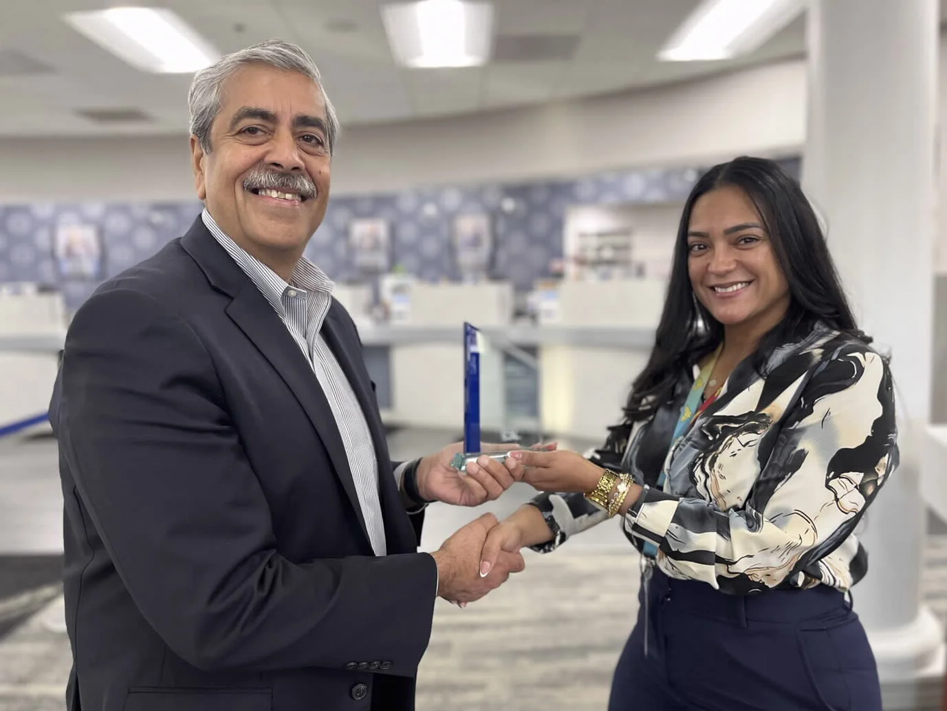 Recognizing an employee for significant contributions through ESL’s highest form of recognition, an ESL Honors. 