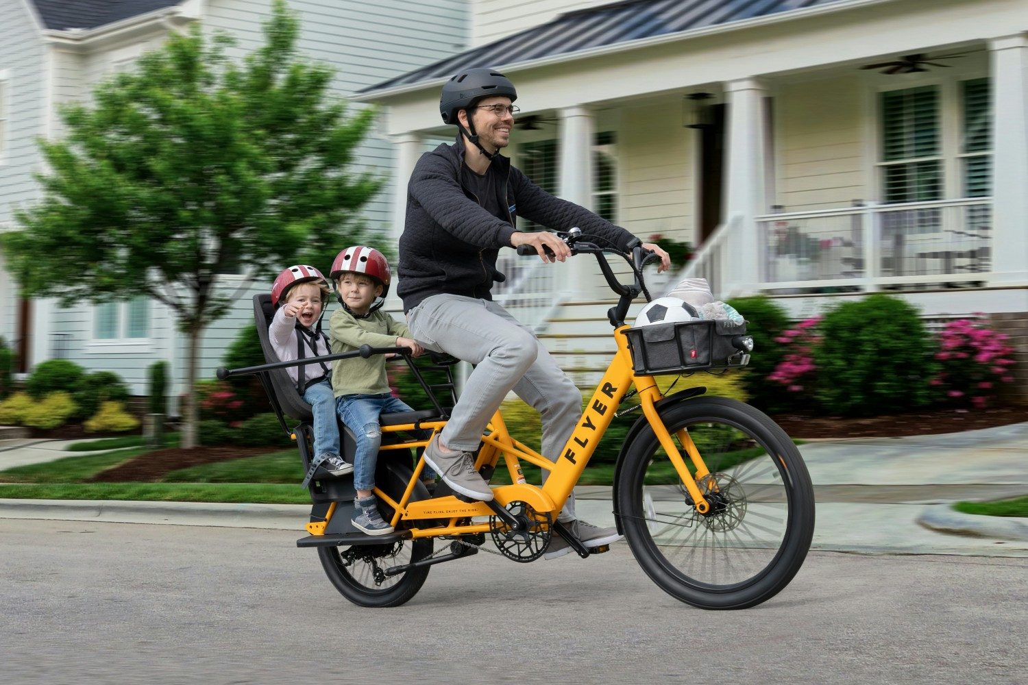 A Flyer takes his FLYER™ eBike for a spin with his kids in tow.
