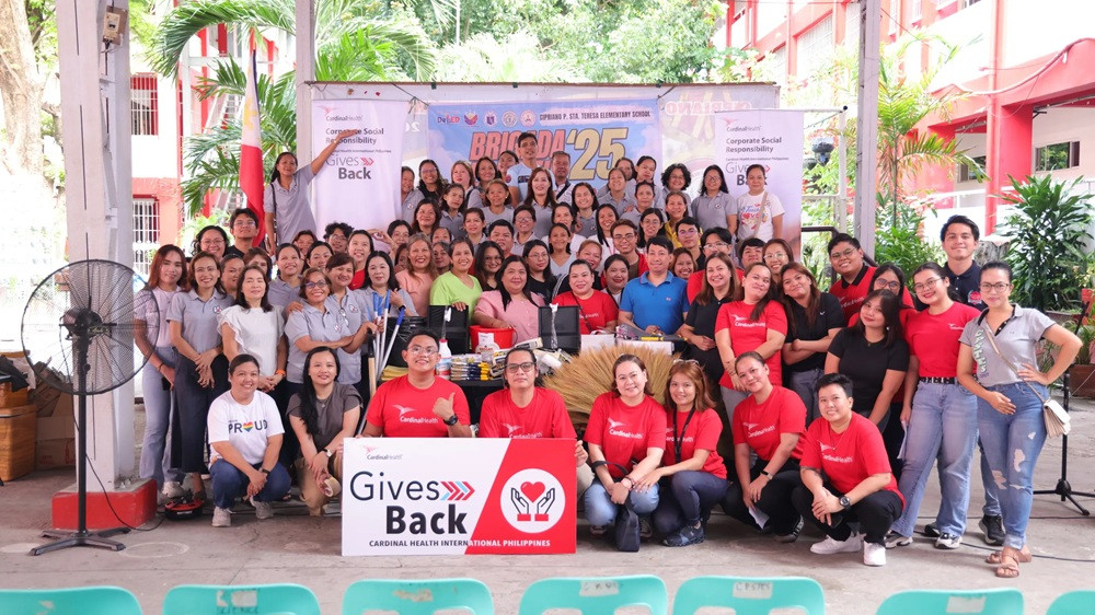 Cardinal Health Philippines employees volunteering for Brigada Eskwela Apelo, a local elementary school.
