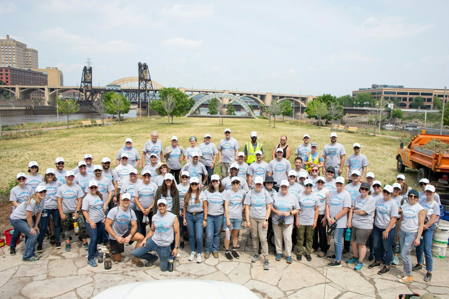 Associates in St. Paul, MN volunteered during our Global Weeks of Service.