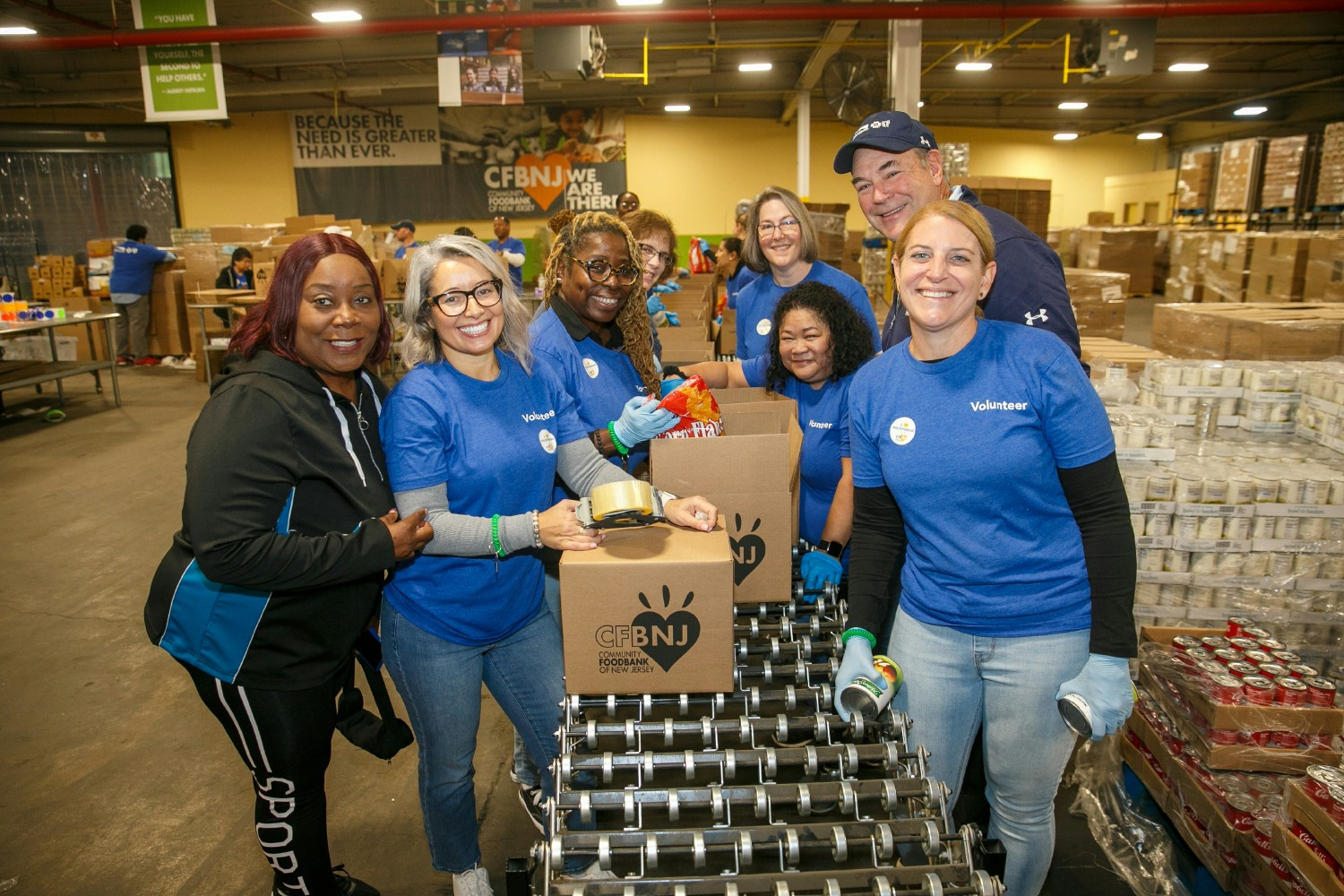 Horizon volunteers lend a hand at the Community FoodBank of New Jersey during September’s National Hunger Action Month.