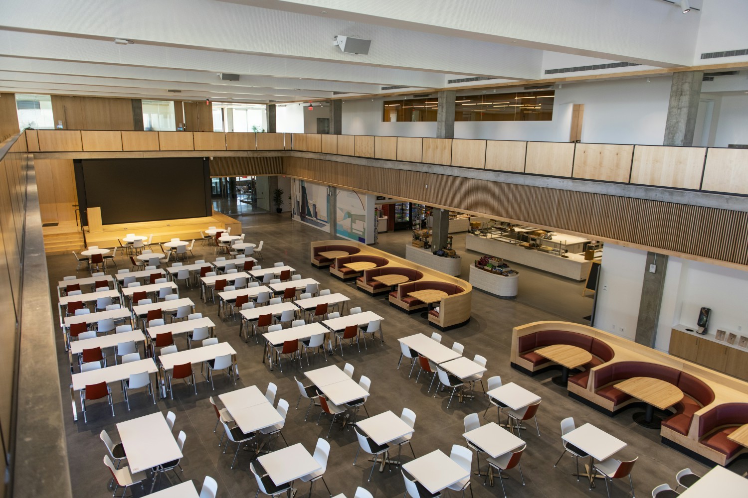 A common space to collaborate and enjoy breakfast or lunch with colleagues. 