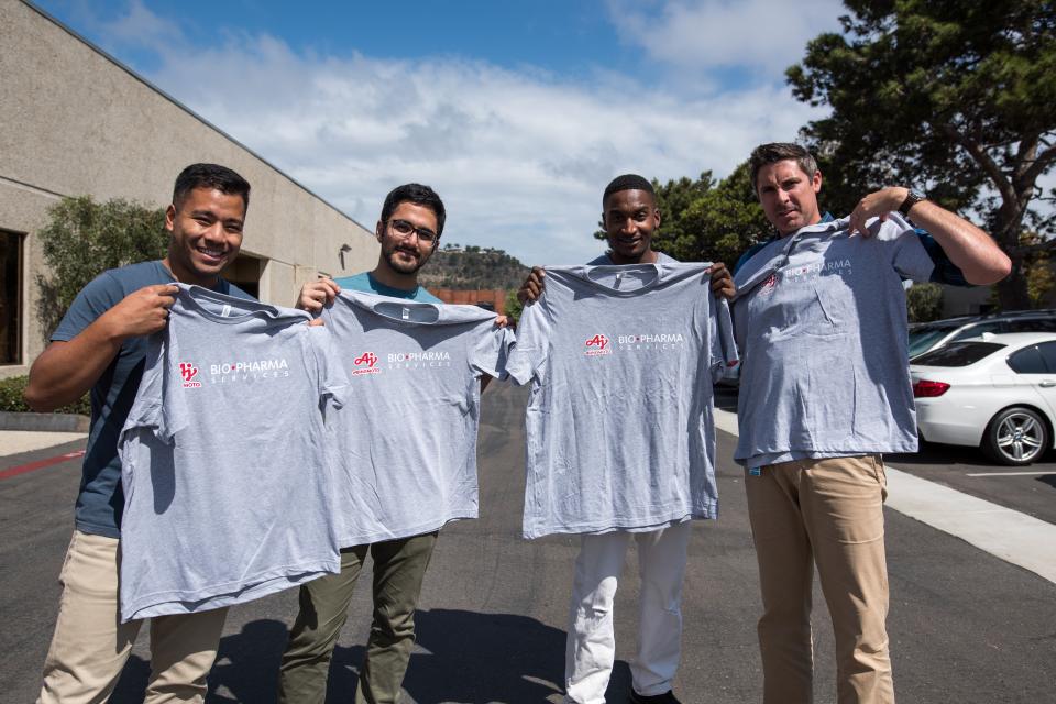 Team building in new t-shirts