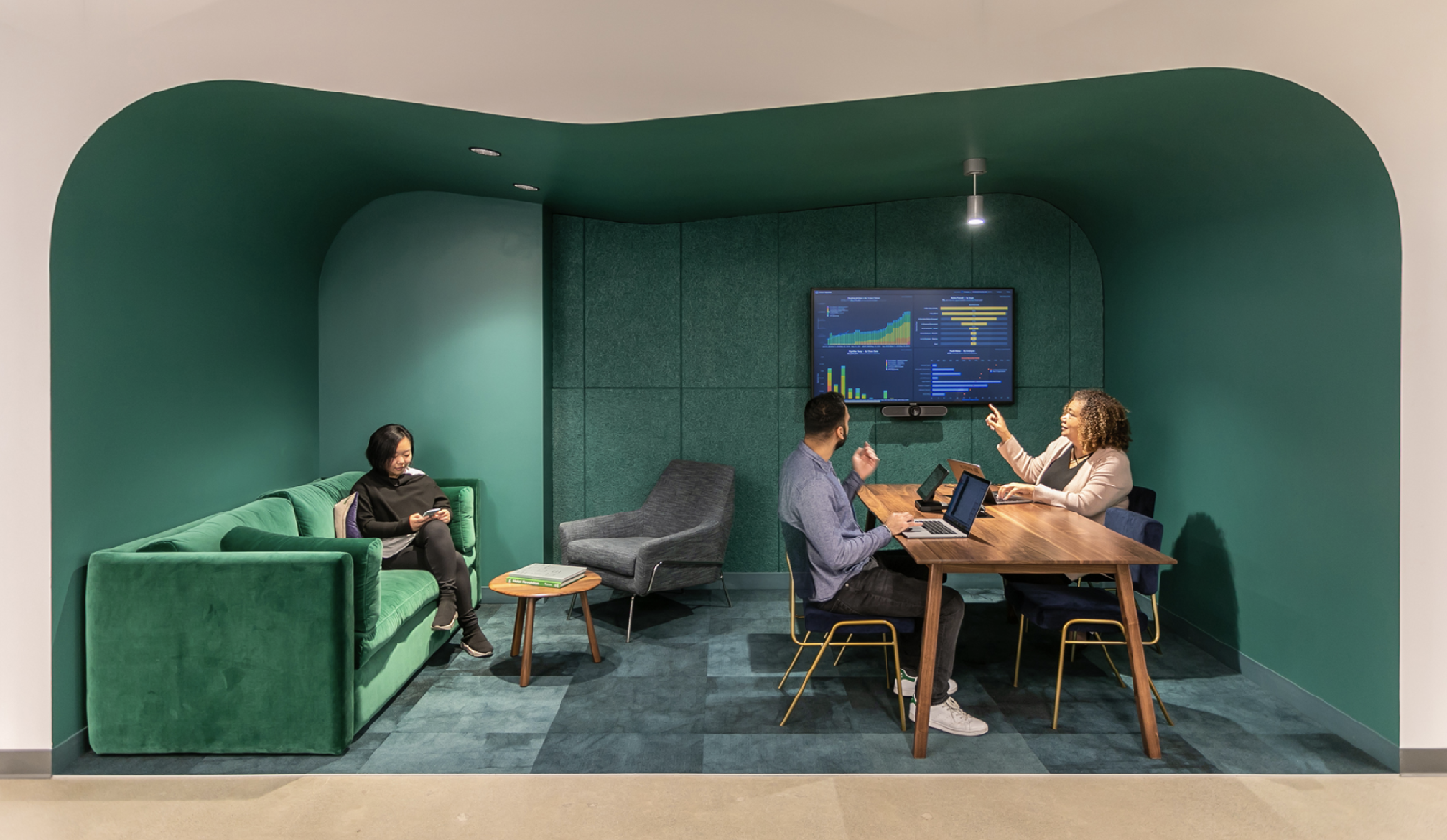 Marqeta HQ offers various seating nooks to help maximize collaboration, comfort, and efficiency. 