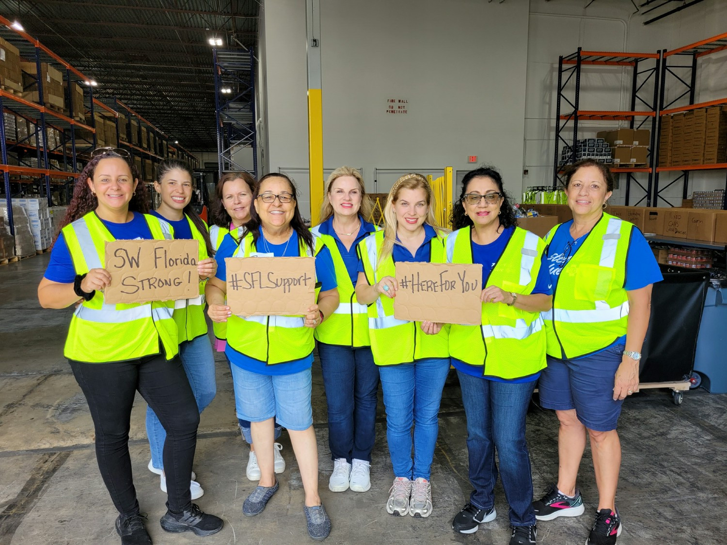 Florida Blue volunteers helping communities in southwest Florida recover from Hurricane Ian