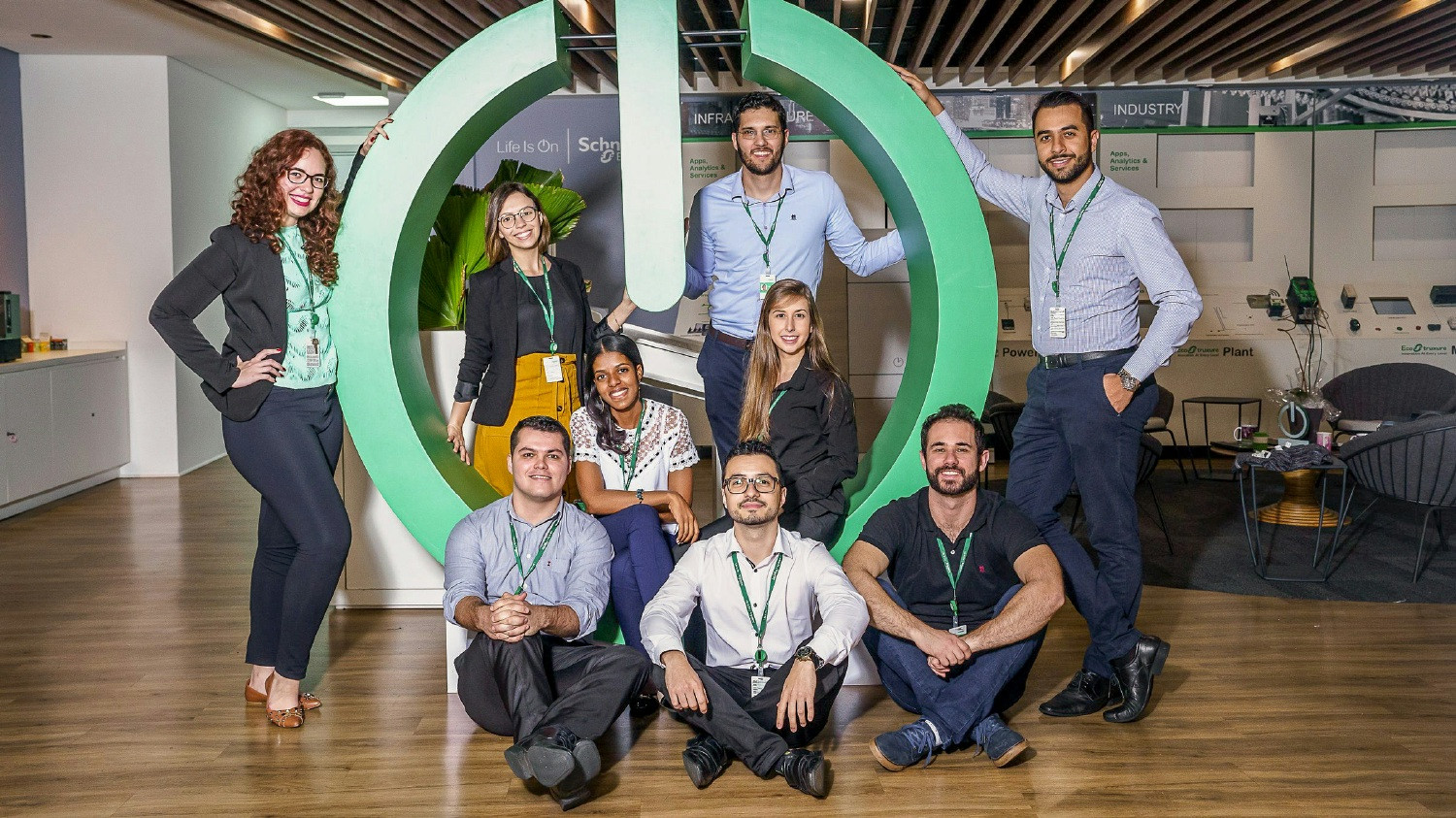 Our dedicated SE employees collaborate and innovate daily, driving positive change and delivering cutting-edge solutions