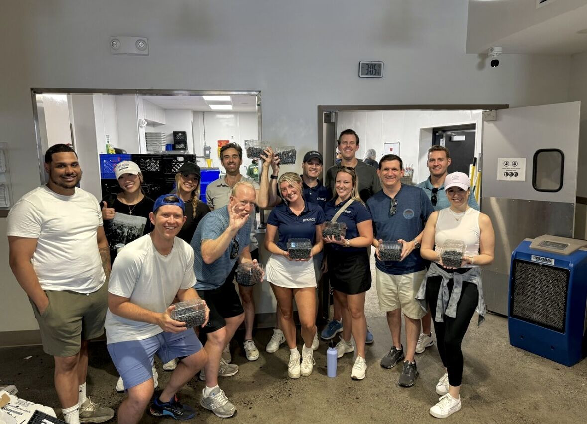 Kforce Arlington volunteering at a local food shelter. 