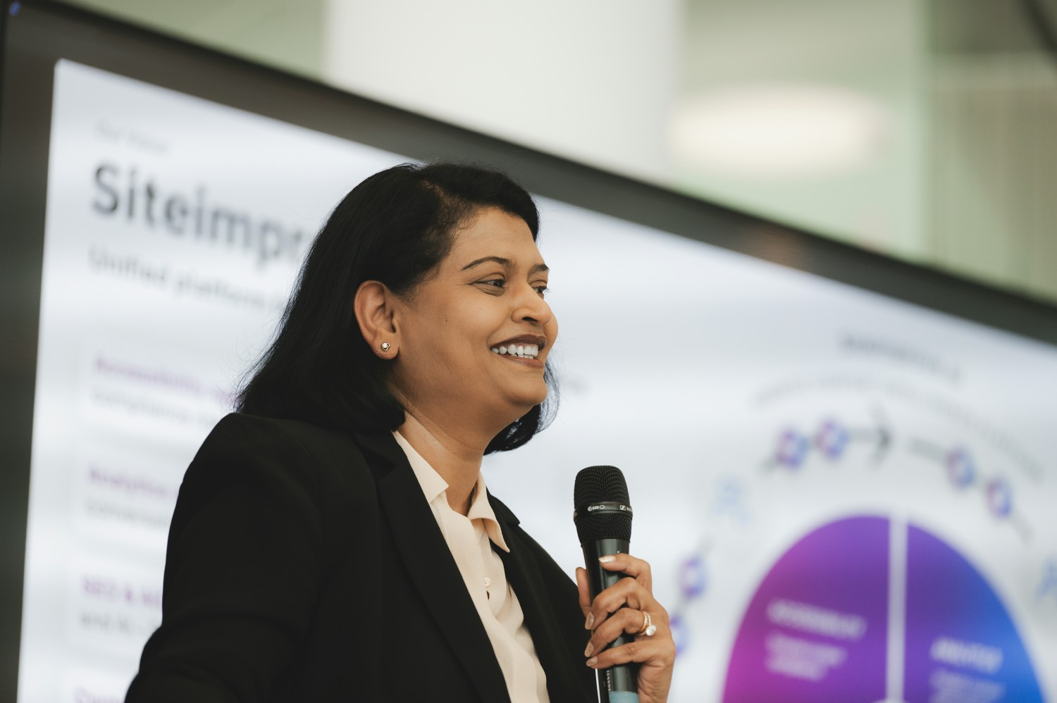 CEO Nayaki Nayyar unveils Siteimprove.ai at the product launch.
