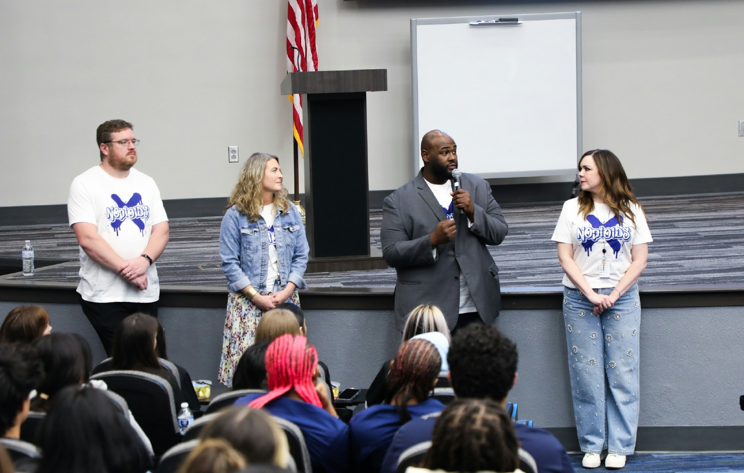 Metro Tech Counselors speaking with students during the Opioid Awareness Week. Nopioids