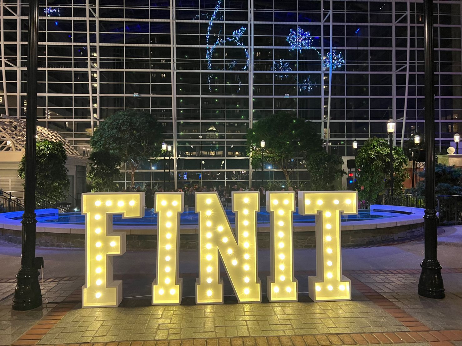 Finit in lights!