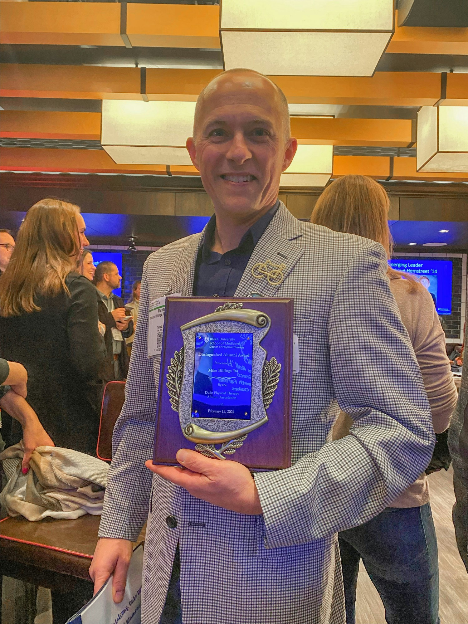 President Mike Billings receives an alumni award from Duke University.