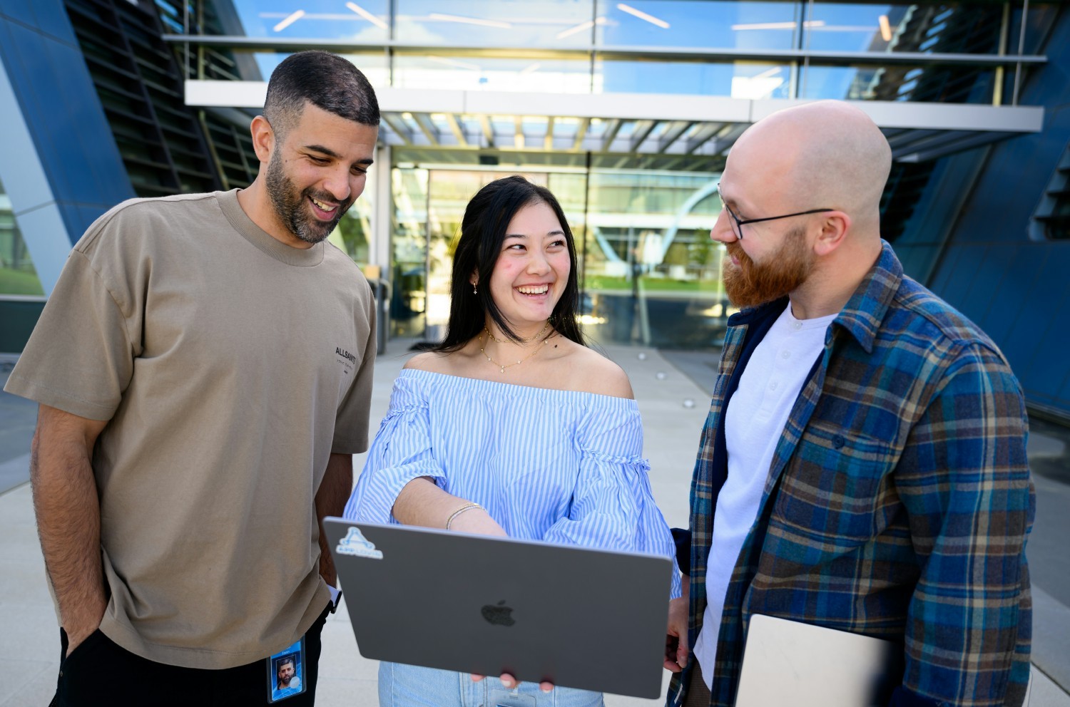 Colleagues collaborating outside of AppLovin Headquarters