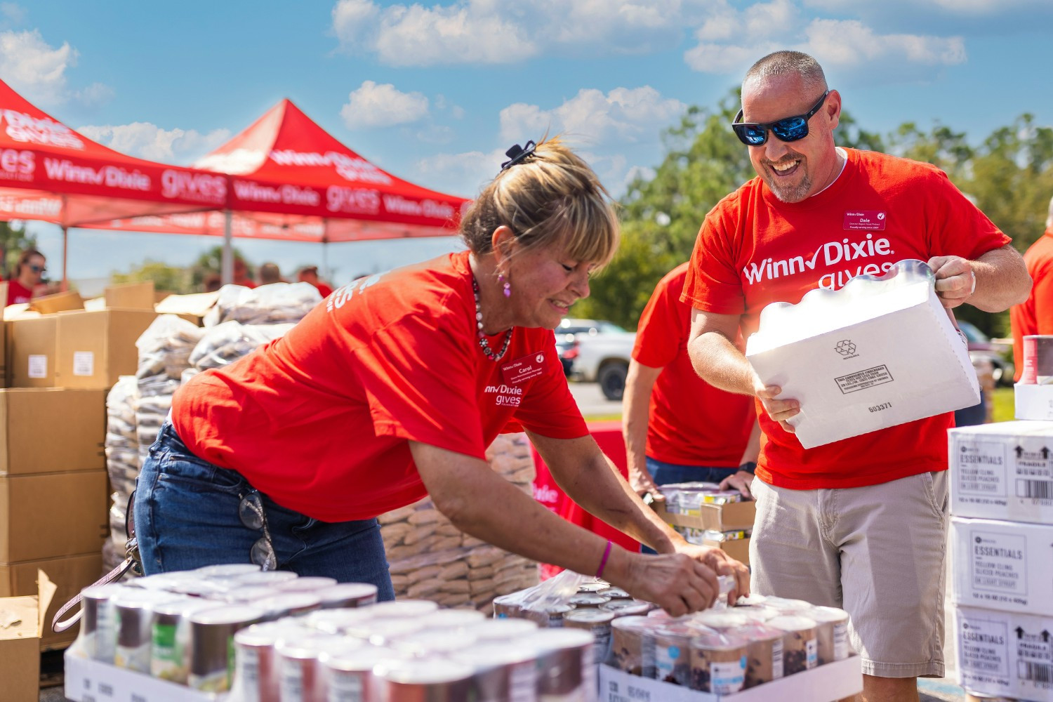 Harveys Supermarket mobile food pantry event.