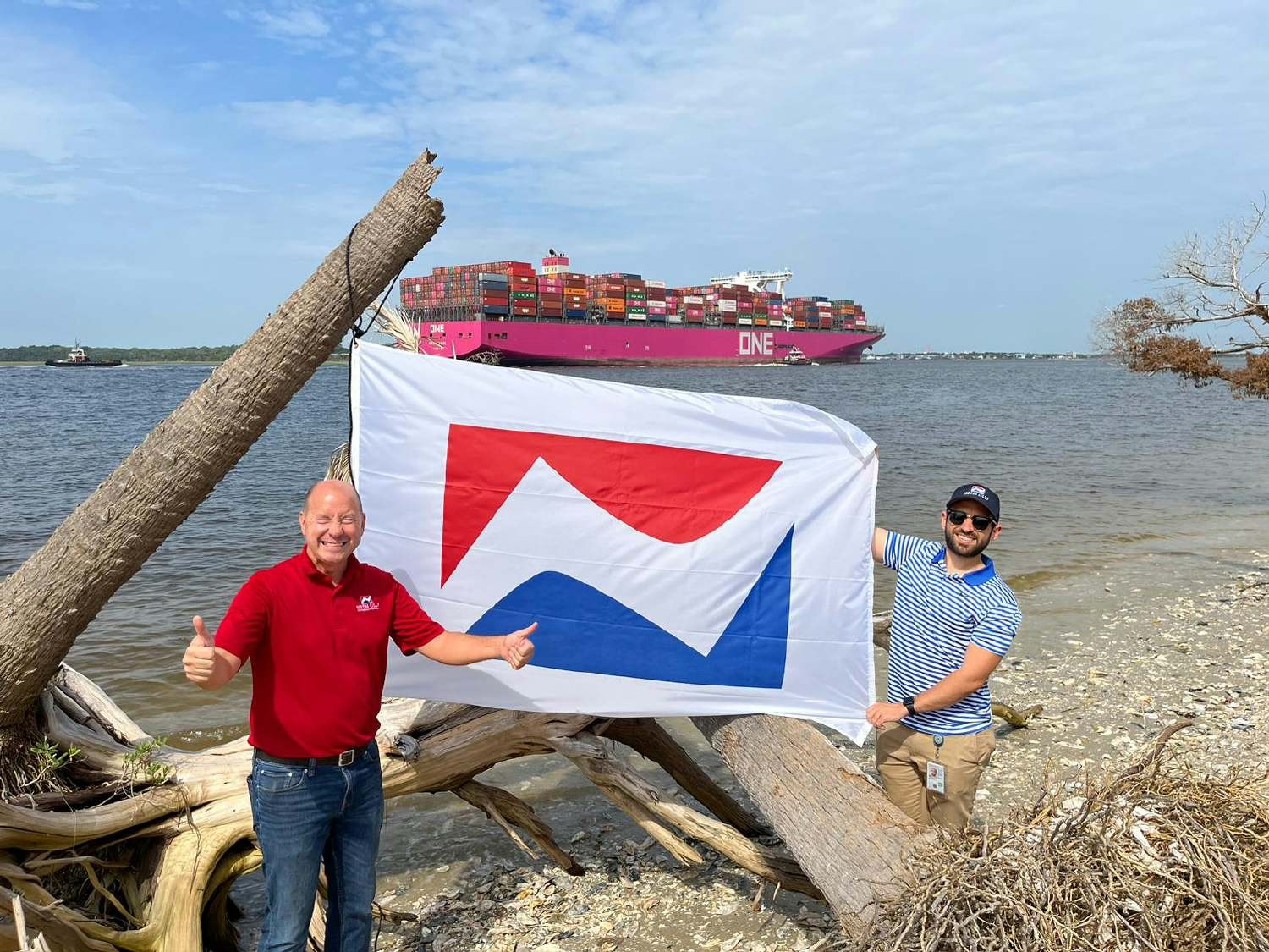 The NLI Jacksonville team welcomed in the ONE-Stork vessel by flying the NLI flag. 