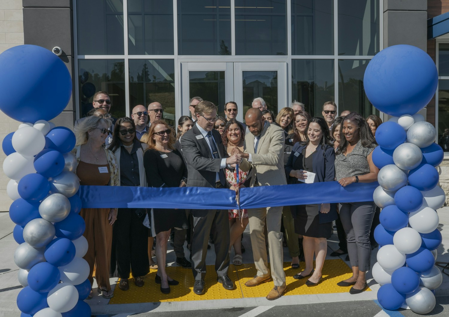 TCU employees celebrate the grand opening of our Hillcrest branch with Mayor Lamar Henderson-Thorpe & community leaders