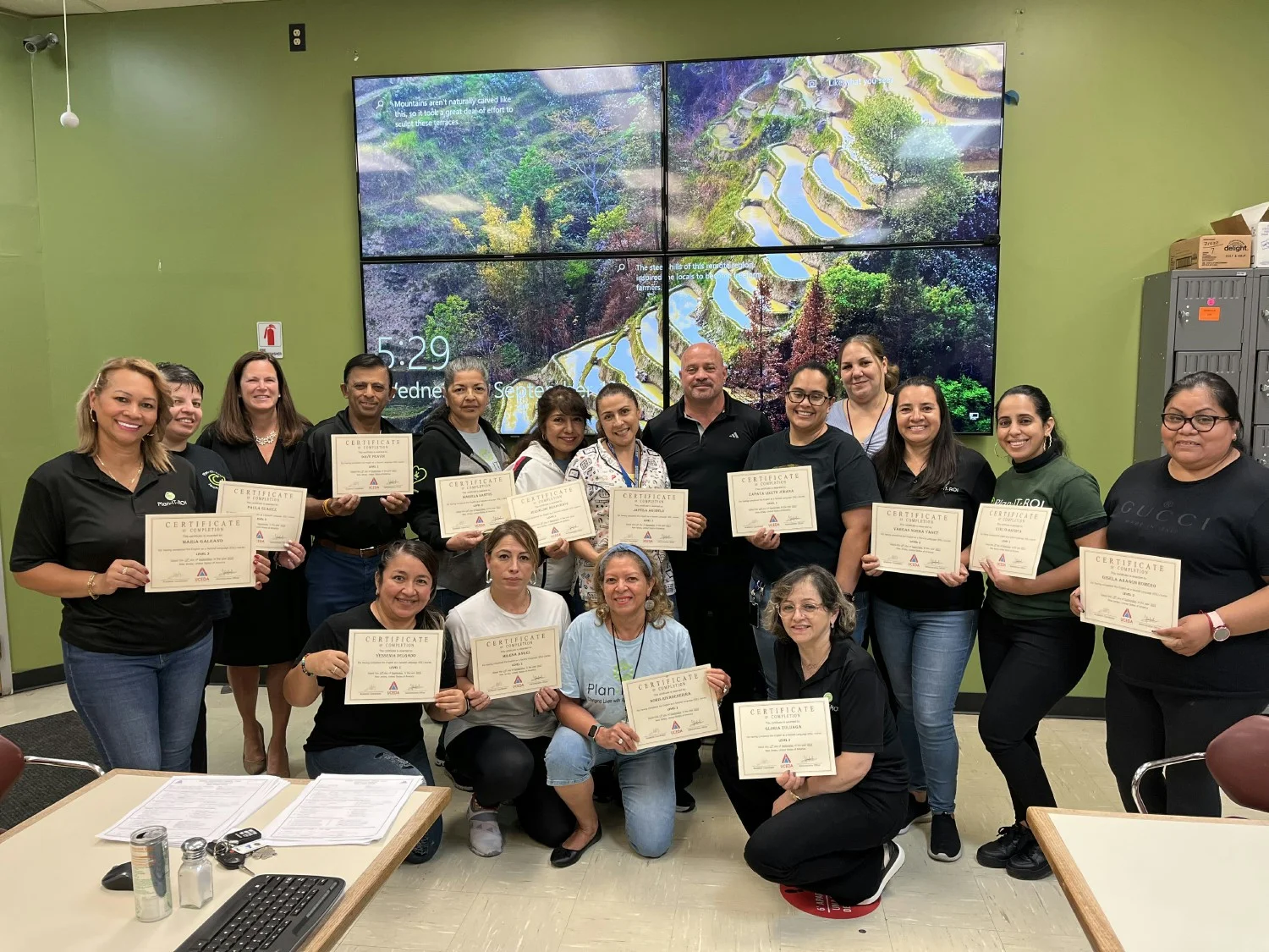 PlanITROI celebrates our English class graduates!