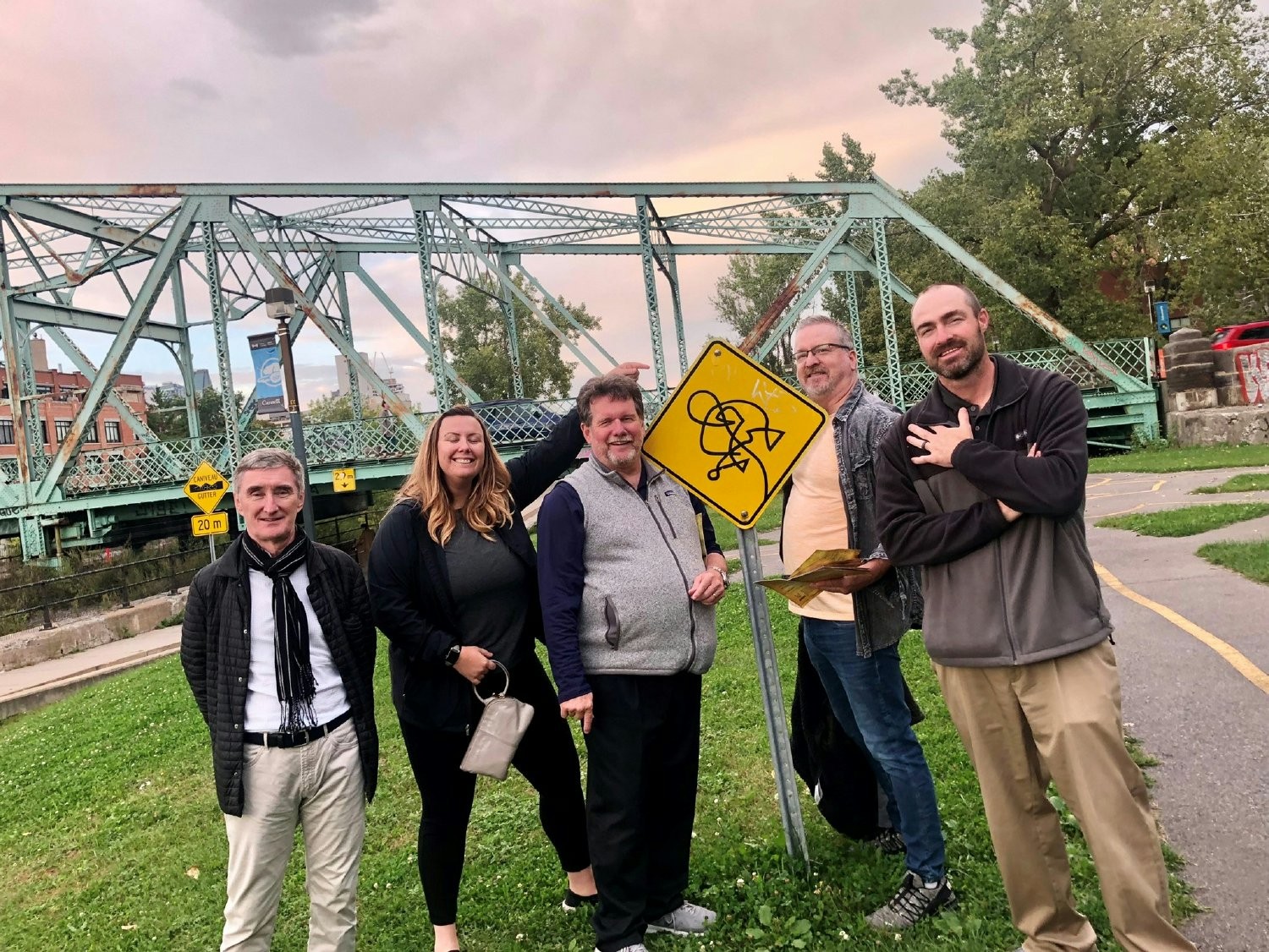 US team travelling to UK - what strange roadsign they found !