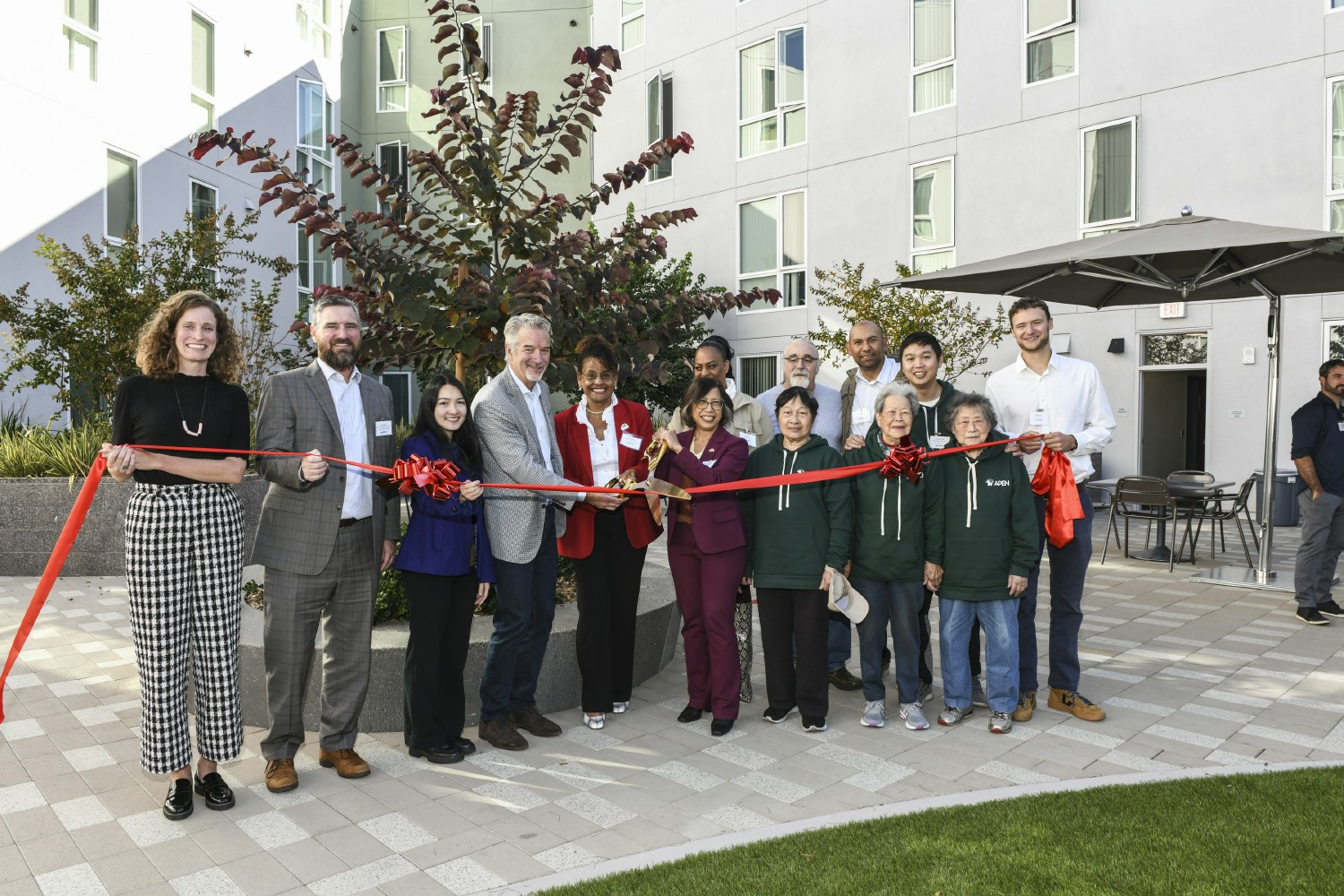 Team MidPen celebrates the Grand Opening of Foon Lok East in Oakland alongside community partners. 