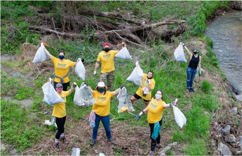 Rubicon employees in Atlanta taking part in the 2021 annual one-day “Sweep the Hooch” volunteer activity.