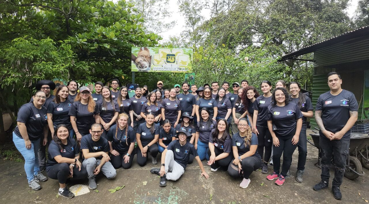 Jitawesomes in Costa Rica returned to the Costa Rica Animal Rescue Center where we held our very first volunteer day !