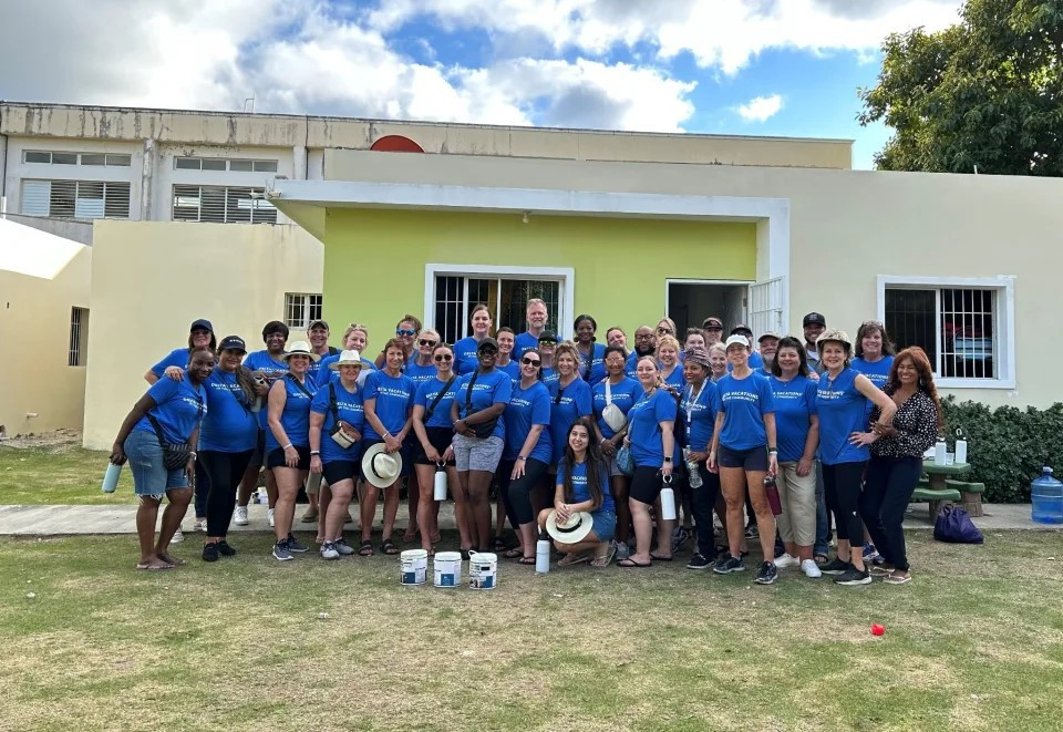 Delta Vacations Sales volunteers with Fundación Casa de Esperanza Funcade in PUJ during an annual National Sales Meeting