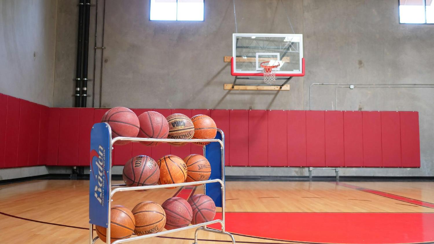 Our on-premise basketball court gives a strategic advantage in the annual corporate games . 