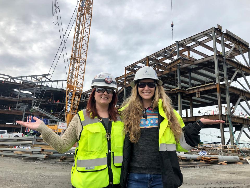 Rosendin supports Women in Construction and team members across the nation struck a “Balance for Better” pose supporting International Women’s Day